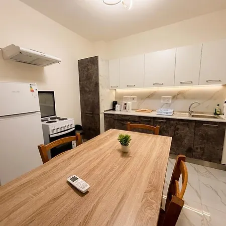 Bright & Spacious 4br *