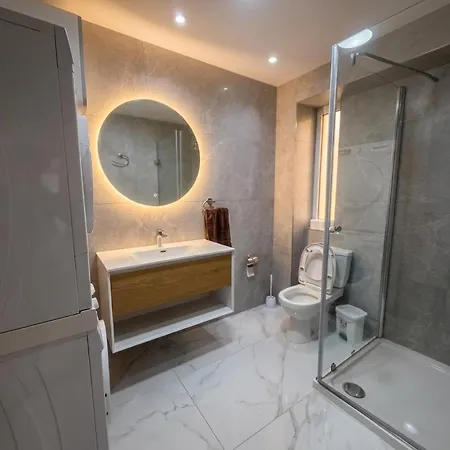 Bright & Spacious 4br 公寓 斯利马
