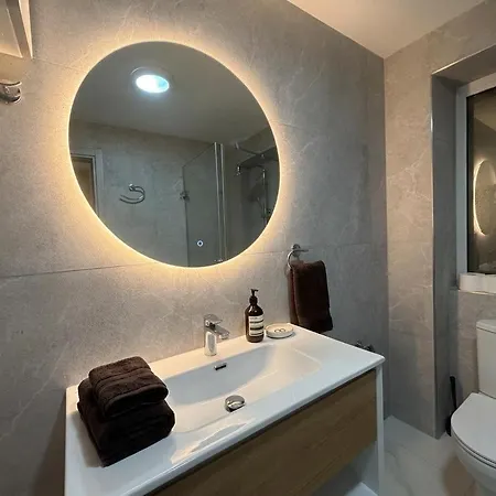 Bright & Spacious 4br * 斯利马